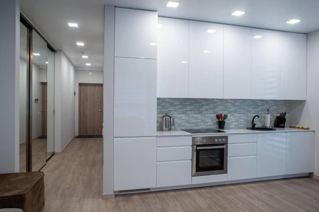 Luxurious Oak Park Apartment By Polo Apartments Каунас Экстерьер фото