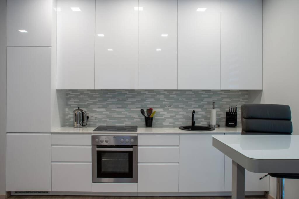 Luxurious Oak Park Apartment By Polo Apartments Каунас Экстерьер фото