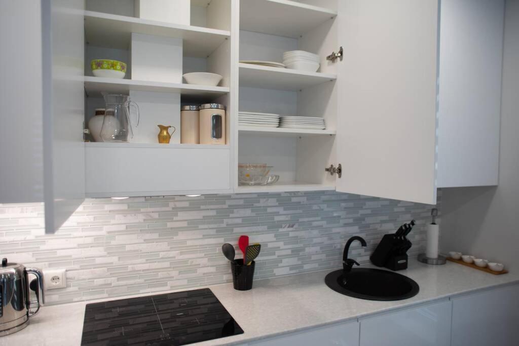 Luxurious Oak Park Apartment By Polo Apartments Каунас Экстерьер фото