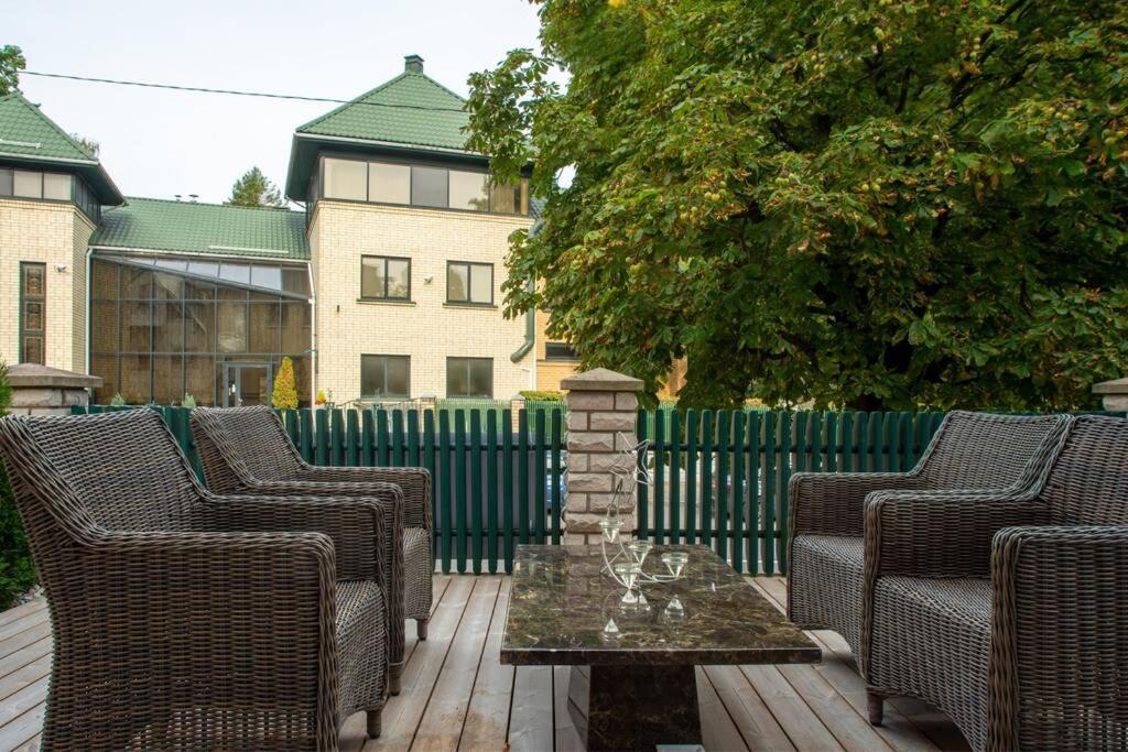 Luxurious Oak Park Apartment By Polo Apartments Каунас Экстерьер фото